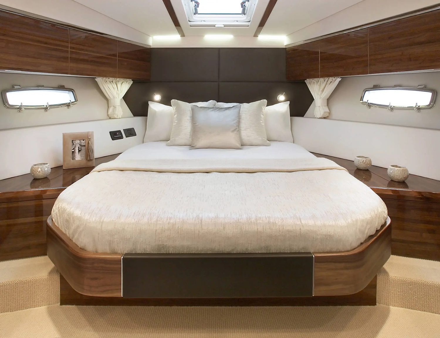 Forward cabin with island double berth and overhead hatch