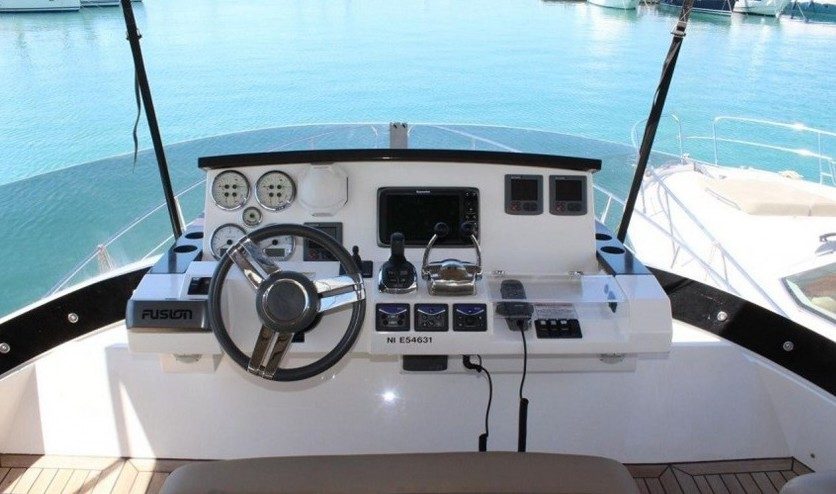 Flybridge helm console